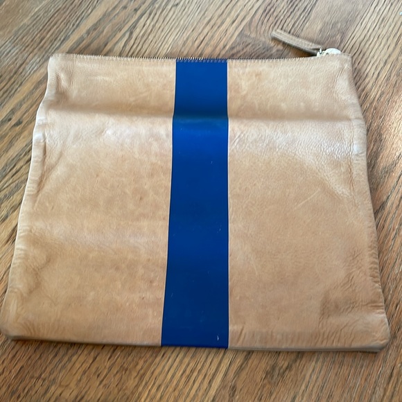 Clare V. Fold over clutch. Leather. - Picture 3 of 6